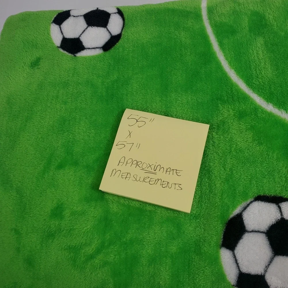 DICK'S Sporting Goods Green Soccer Ball Field‎ Throw Blanket